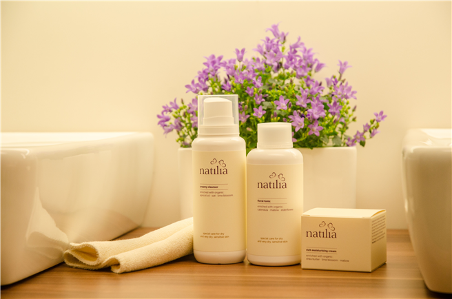 Ein Set der Hautpflegeserie 'natilia'. © 2014 natilia skincare