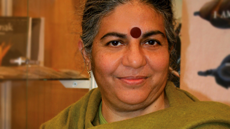 Dr. Vandana Shiva, Trägerin des Alternativen Nobelpreises, ist ebenfalls auf dem Podium. © GEPA – The Fair Trade Company 