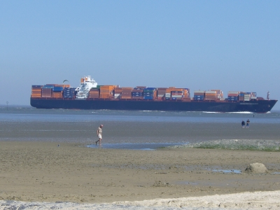 Container sind die Basis des internationalen Frachtverkehrs. Die Lebensspanne eines solchen Frachtcontainers beträgt aber im Durchschnitt nur zehn bis zwölf Jahre. © Xenia Kehnen-Weide / pixelio.de