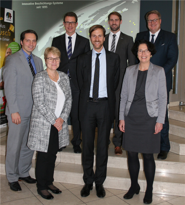 Sitzung des Sustainability Advisory Board (SAB) am 29.10.2015 in Ober-Ramstadt (v. l. n. r.): Dr. Christoph Hahner, Bettina Klump-Bickert (DAW), Heiko Trimpel (DAW), Dr. Ralf Murjahn (DAW/Vorsitz SAB), Heiko Stark (DAW), Prof. Dr. Christa Liedtke (Wuppertal Institut für Klima,Umwelt, Energie GmbH) und Tom Nietiedt, Nietiedt Gruppe) - es fehlt Gremiumsmitglied Professor Manfred Hegger. © DAW SE
