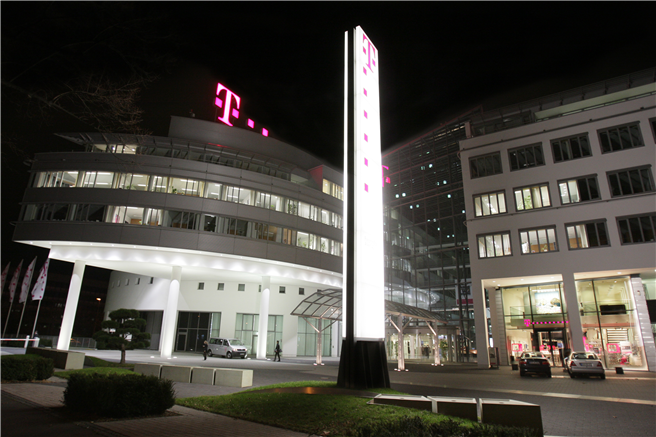 Die Zentrale der Deutschen Telekom bei Nacht. © Deutsche Telekom AG