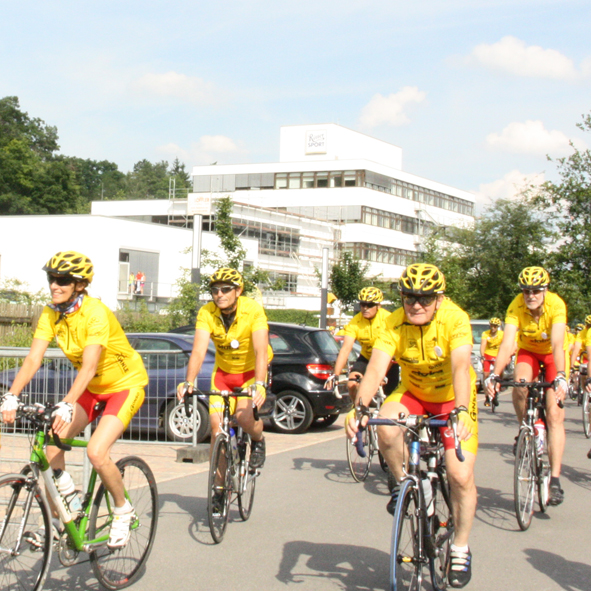 Die Radsportveranstaltung 'Tour Ginkgo' sammelt Spenden für Einrichtungen, die sich um schwerstkranke Kinder und deren Familien kümmern. © Christiane-Eichenhofer-Stiftung