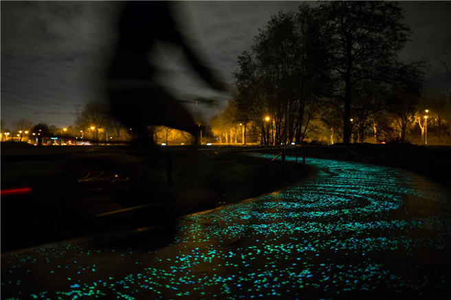 Ein 'Smart Cycling Highway' bei Nacht. © Velokonzept Saade GmbH