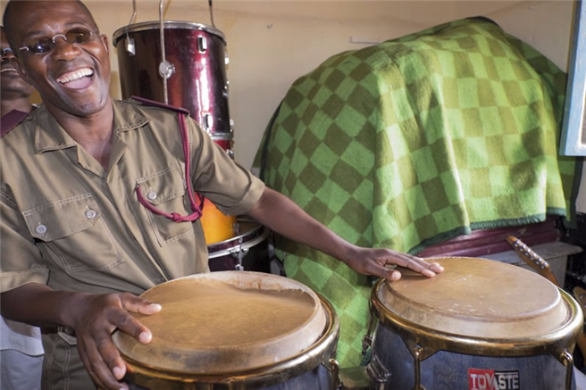 EinDollarBrille e.V. ist offizieller Partner von Zomba Prison Project, einer Band aus Malawi, die aktuell für den Grammy nominiert ist und inzwischen international bekannt ist. Foto: www.goodvisionglasses.com
