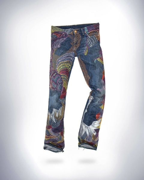 Jeans for Refugees, ein wohltätiges Kunstprojekt von Johny Dar Foto: plaspix-360grad.de