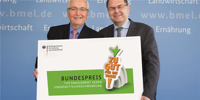 Prof. Klaus Töpfer und Bundesminister Christian Schmidt starten den Zu gut für die Tonne!-Bundespreis. Foto: BMEL/photothek/Thomas Trutschel