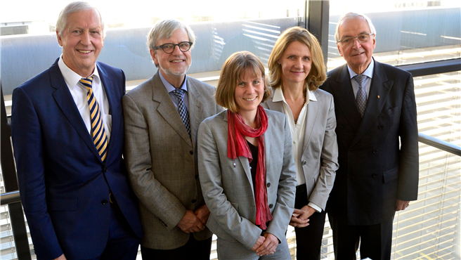 Die Neuen im Nachhaltigkeitsbeirat der Porsche AG: v.l.n.r.: Prof. Dr. Maximilian Gege, Prof. Dr. Ortwin Renn, Dr. Sonja Peterson, Prof. Dr. Lucia A. Reisch, Prof. Dr. Dr. Klaus Töpfer © Porsche AG