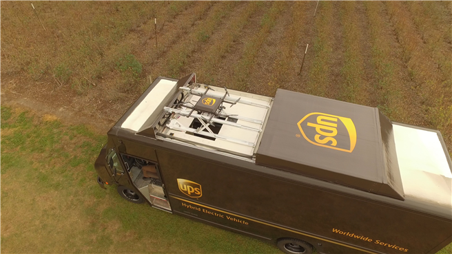 Die Drohne startet vom Dach des Lieferwagens ©UPS