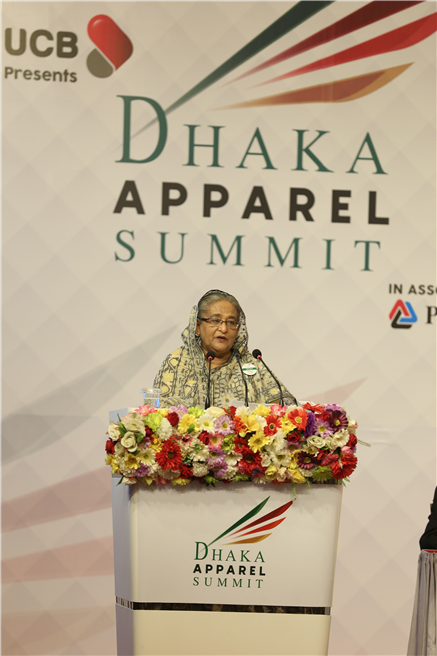 Bangladeschs Premier­ministerin HE Scheich Hasina betonte, dass Bangladesch mit einer Exportsumme von 28 Milliarden US-Dollar eine entscheidende Rolle zukommt. © Dhaka Apparel Summit 2017