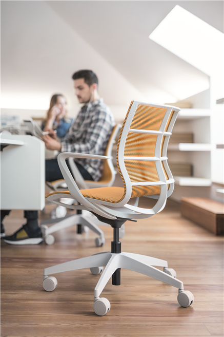 Sedus se:joy verbindet gutes Design mit klarer Linienführung und überrascht mit einem komfortablen Sitzerlebnis. © Sedus Stoll AG