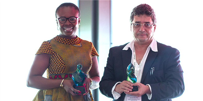 Die Gewinner: Dr. Dênis Pires de Lima von der Federal University of Mato Grosso do Sul in Brasilien und Dr. Chioma Blaise Chikere von der University of Port Harcourt in Nigeria © The Elsevier Foundation