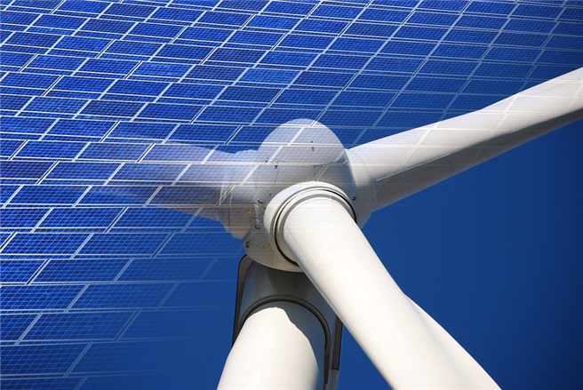 'Die Energiemarktordnung muss auf die Erneuerbaren Energien zugeschnitten werden und nicht umgekehrt' erklärt Peter Droege, Präsident von EUROSOLAR. © seagul_pixabay