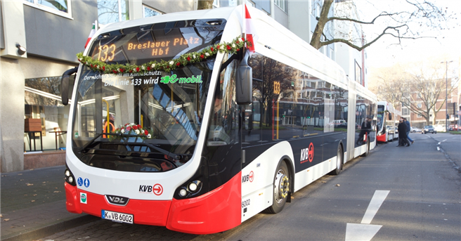 Schluss mit dicker Luft in Köln: Neue Elektrobusse sparen 520 Tonnen CO2 im Jahr ein. © Jörg Heupel