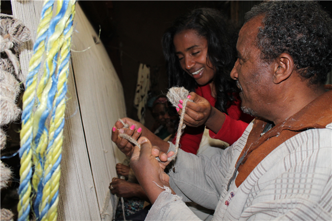 Yetnebersh Nigussie beim Engagement mit der ''Hope for the Blind Association'' in Äthiopien. © Light for the World/ECDD