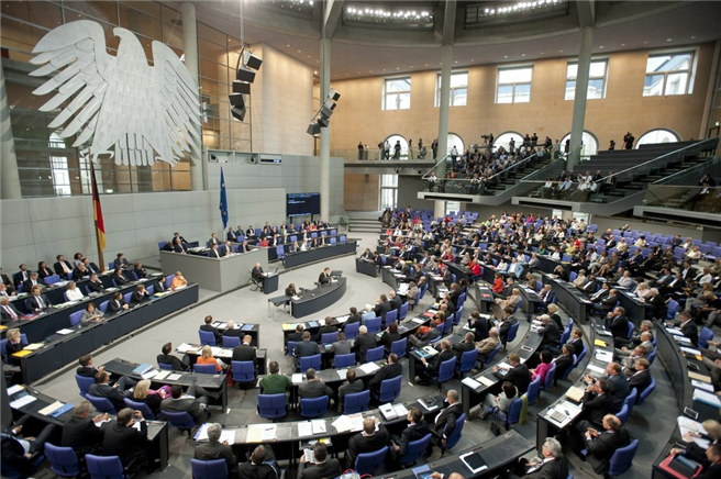 Wichtige Themen wie Klimaschutz und Erneuerbare Energien fehlen in der Debatte zur Bundestagswahl. © Deutscher Bundestag / Marc-Steffen Unger