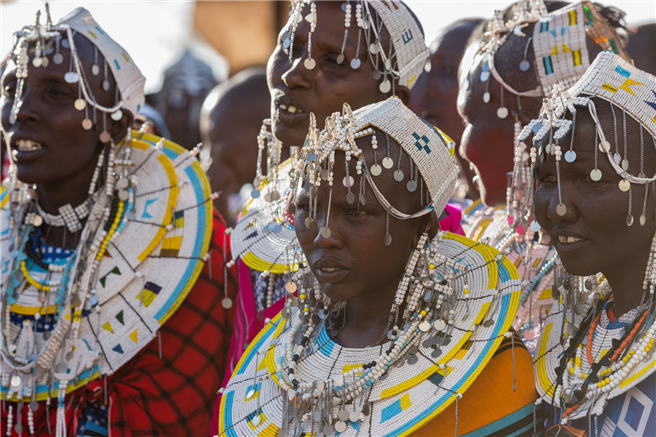 Massai-Frauen bei der Eröffnung des Frauenbildungszentrums in Emboreet © DER Touristik 