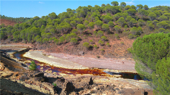 Der Fluss Rio Tinto in Spanien ist seit Jahrtausenden durch Bergbau belastet. © pixabay.de / chuss77