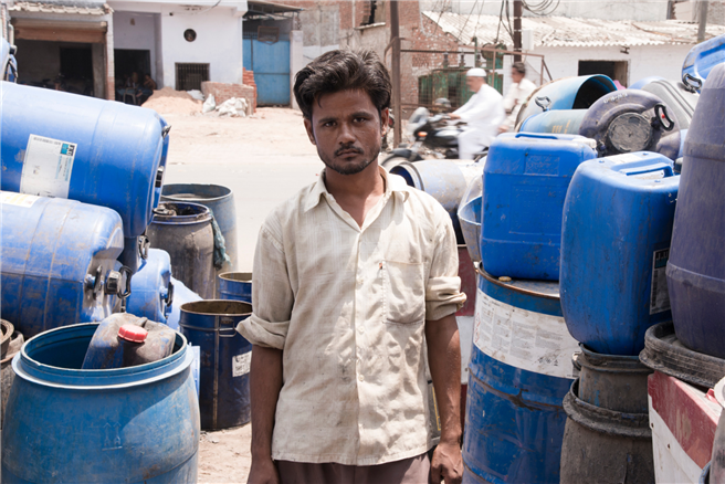 Arbeiter umgeben von Chemikalien in Kanpur Copyright: Change your Shoes, Abhishek Mehan