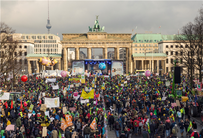 'Wir haben es satt' – 33.000 Menschen forderten in Berlin eine neue Agrarpolitik © Alexander Puell, www.wir-haben-es-satt.de