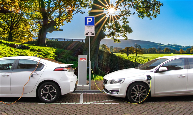Die Zahl der Elektroautos steigt weltweit von zwei auf über drei Millionen. © Joenomias / pixabay.com