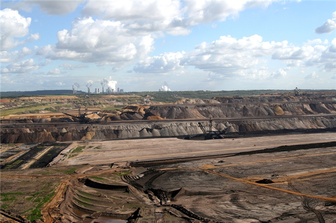Die Allianz stoppt Investitionen in Firmen mit großen Kohleausbauplänen © nedu503, pixabay