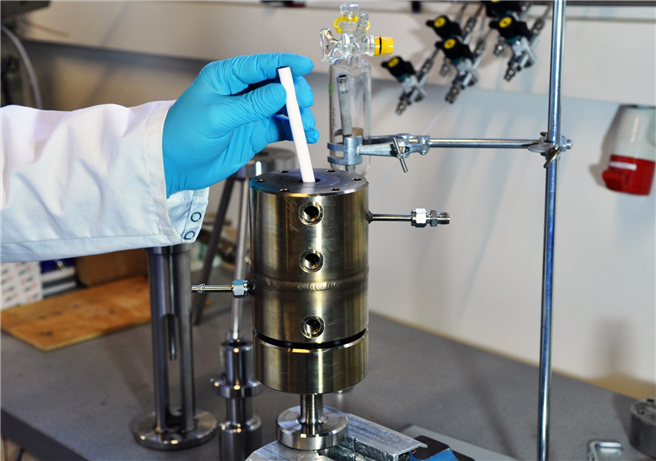 Neuartiger Membranreaktor zur effektiven Herstellung von chemischen Grundstoffen mit deutlich gesteigerten Ausbeuten. © Fraunhofer IKTS 