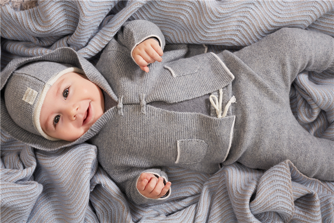 Das Münchner Modelabel Verena von Eschenbach möchte verantwortungs-und stilbewussten Familien ermöglichen, sich und ihr Baby in 'ehrliches Kaschmir' zu kleiden. © Philipp Arlt 