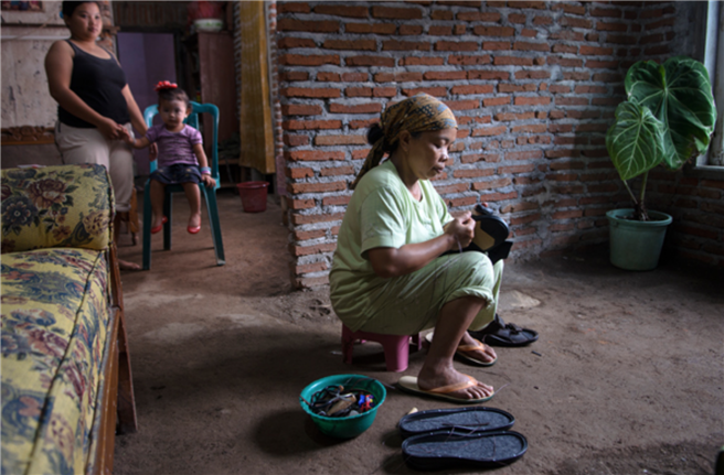 Die Arbeitsrechte von HeimarbeiterInnen in der Lederschuhproduktion müssen mehr gestärkt werden. © SÜDWIND e.V.