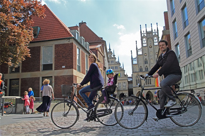 Die Fahrradhauptstadt überzeugt im Klimaschutz mit einem differenzierten Klimaschutzkonzept und als deutschlandweit erste Divestment-Kommune. © Presseamt Münster / Britta Roski