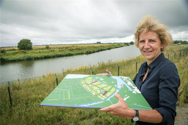Das 'LuneDelta' soll in den kommenden Jahren zur Heimat für Unternehmen der 'Green Economy' werden. Annette Schimmel leitet das Projekt. © WFB/Focke Strangmann
