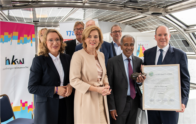 Prof. Dr. Claudia Kemfert, Ministerin Julia Klöckner, Prof. Dr. Mojib Latif, Fürst Albert II. von Monaco (vorne, v.l.n.r.), Kristina Kara, Fritz Lietsch, Prof. Dr. Maximilian Gege, Dr. Johannes Merck (dahinter). © Reiner Jensen