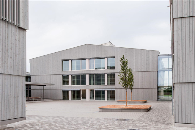 Der Innenhof des Schmuttertal-Gymnasiums in Diedorf. © Carolin Hirschfeld
