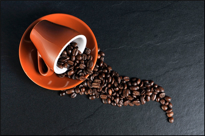 Selbst, wenn alle Schritte von Kaffeeproduktion, Transport, Rüsten und Logistik klimaneutral erfolgen, fehlen zur vollkommenen Klimaneutralität noch die Schritte der Zubereitung und Entsorgung. © Christoph, pixabay