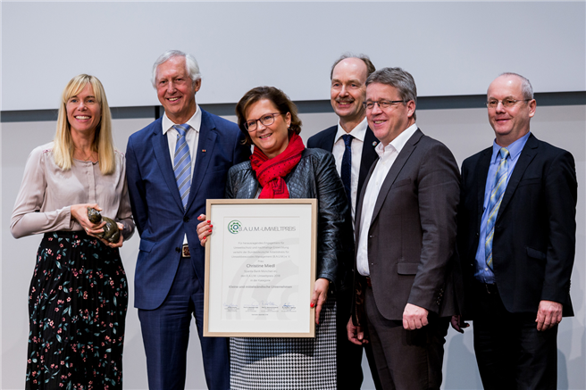 v.l.n.r.) Kristina Kara (B.A.U.M.), Prof. Dr. Maximilian Gege (B.A.U.M.), Christine Miedl (Sparda-Bank München), Martin Oldeland (B.A.U.M.), Staatssekretär Mathias Samson (Hessisches Ministerium für Wirtschaft, Energie, Verkehr und Landesentwicklung), Dieter Brübach (B.A.U.M.)Foto: Johann Miedl