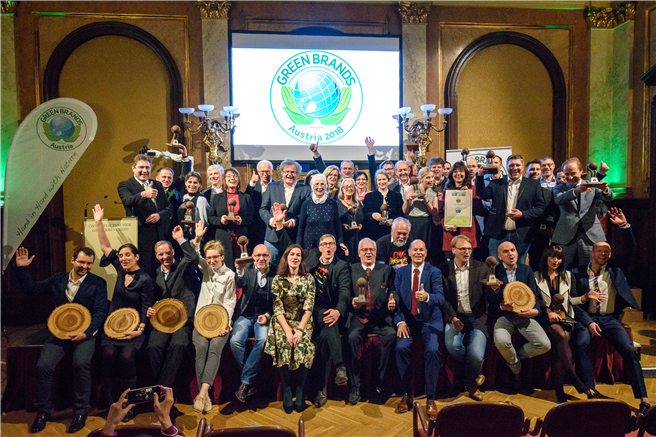 Gruppenbild der Preisträger. GREEN BRANDS Austria 2018 Gala und Verleihung des Österreichischen Umweltjournalismus-Preises. © APA-Fotoservice/Jacqueline Godany