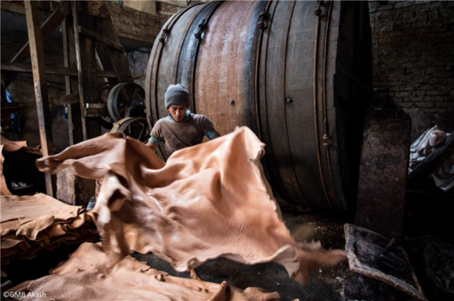 'Etwa 85 % des weltweit hergestellten Leders wird mit Chrom gegerbt.' © SÜDWIND e.V.