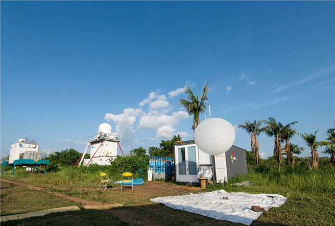 Mit Wetterballons und der Messplattform 'KITcube' sammelten die Klimaforscherinnen und -forscher des KIT eine Vielzahl meteorologischer Daten. © Sébastien Chastanet