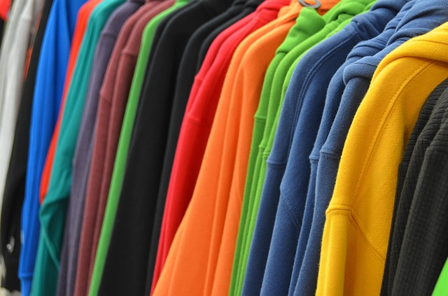 Welche Nachhaltigkeitskriterien können etwa beim Kleiderkauf die Kaufentscheidung beeinflussen? © jarmoluk, pixabay.com
