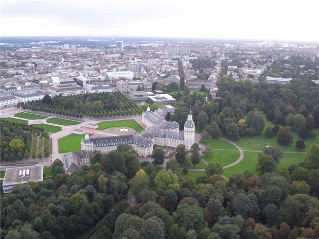 Städtische Park- oder Waldflächen wie hier im Karlsruher Schlossgarten sind für ein gutes Stadtklima wichtiger denn je (Foto: Sebastian Mang, KIT)