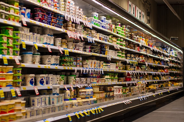 Trotz voller Regale in den Supermärkten ist die Anzahl der chronisch hungernden Menschen das dritte Jahr in Folge angestiegen. © Squirrel_Photos, pixabay.com