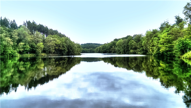 Erneuerbare Energien wie Wasserkraft werden mit dem fischertechnik Baukasten anhand einfacher Modelle erklärt. © fischer