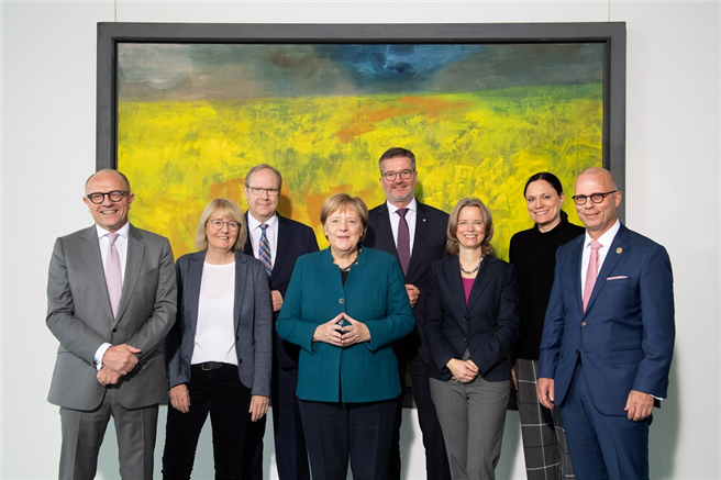 Gruppenfoto im Bundeskanzleramt © Ralf Rühmeier