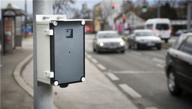 Die AIT Mobility Observation Box wurde entwickelt, um mittels intelligenter, automatisierter Verkehrskonfliktanalysen gezielte Verbesserungsmaßnahmen im Straßenverkehr zu schaffen und dort ansetzen zu können, wo das Risiko für FußgängerInnen am höchsten ist. © Johannes Zinner