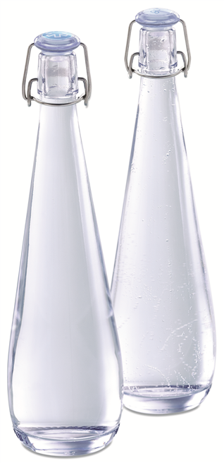 Repräsentative Flaschen: BRITA Vivreau bietet eine Auswahl an passenden Glasflaschen zu seinen Wasserspendern. Diese können auf Wunsch auch mit dem eigenen Firmenlogo versehen werden – ein echter Hingucker auf dem Konferenztisch. © BRITA Vivreau