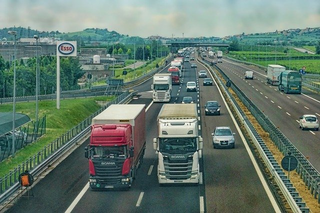 Transport und Verkehr sind die Haupttreiber bei den CO2-Emissionen. © Schwoaze, pixabay.com