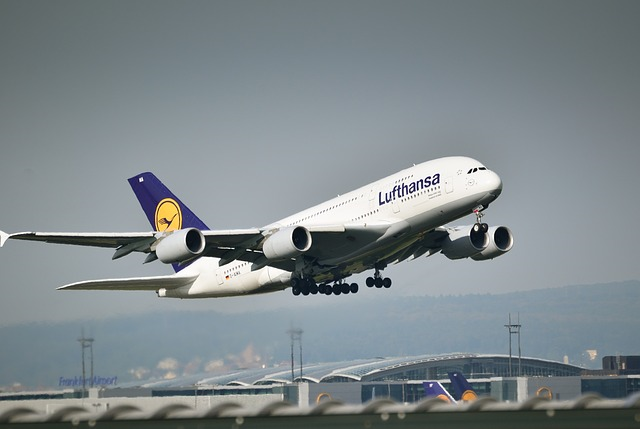 Ein staatliches Rettungspaket für die Lufthansa muss an sozial-ökologische Auflagen geknüpft werden. © Mr_Worker, pixabay.com