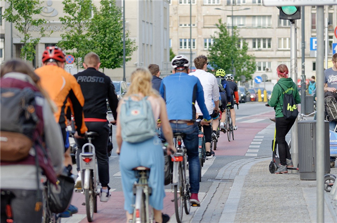 Die Deutsche Umwelthilfe zieht anlässlich des Tags des Fahrrads am 3. Juni Zwischenbilanz zum Stand der in 203 Städten beantragten Umwidmung von Verkehrsflächen in Fahrrad-Straßen und Pop Up Radwege. © Mircealancu, pixabay
