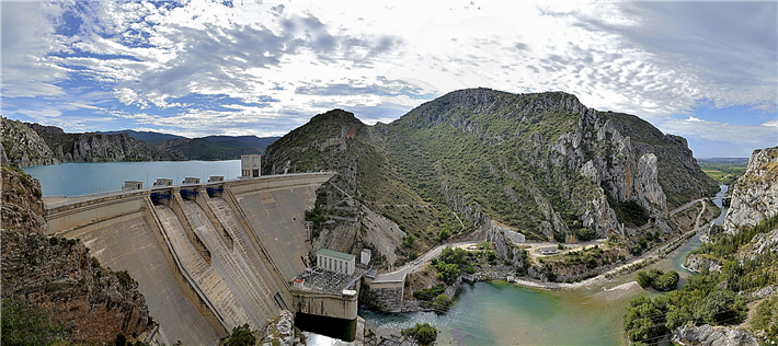 Staudamm Santa Ana am Fluss Noguera Ribagorzana im Einzugsgebiet des Ebro, Spanien. © Manuel Portero / CC BY-SA 