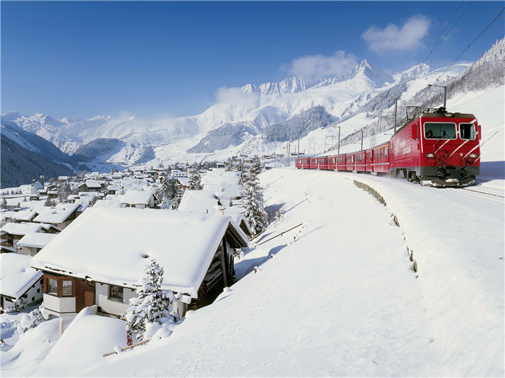 Alpine Pearls beweist ganz klar: autofreier Urlaub in den Bergen ist ein reiner Genuss! Die Perlen der Alpen sind gut an das internationale Schienen- und Fernbusnetz angebunden. © Disentis Sedrun Tourismus