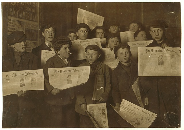 Die Bekämpfung ausbeuterischer Kinderarbeit – hier der Streik der Zeitungsjungen 1899 in Long Island, USA - stellt einen der Arbeitsschwerpunkte des Fairen Handels dar. © PublicDomainArchive, pixabay.com